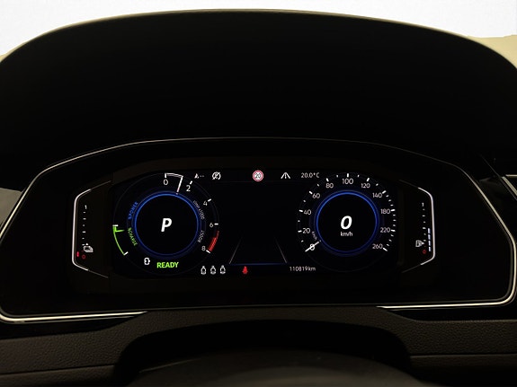 Volkswagen Passat 16 of 30