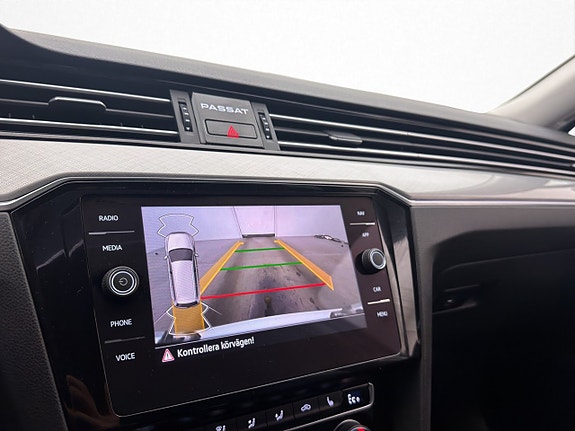 Volkswagen Passat 19 of 30