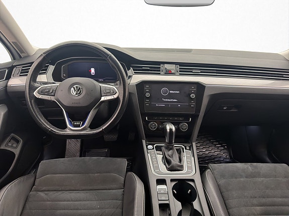 Volkswagen Passat 13 of 30