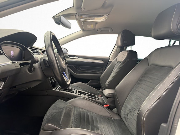 Volkswagen Passat 12 of 30