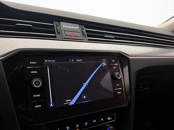 Volkswagen Passat 20 of 30