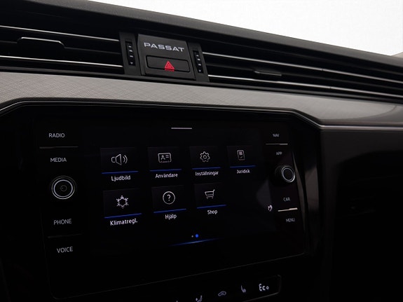 Volkswagen Passat 23 of 30