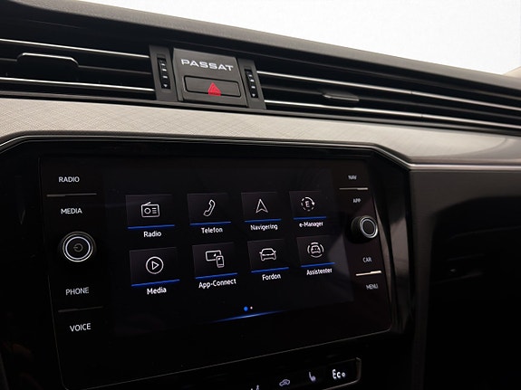 Volkswagen Passat 22 of 30