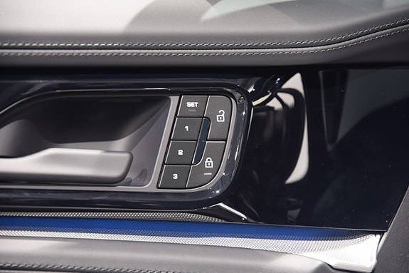 Porsche Panamera 4 7 of 17