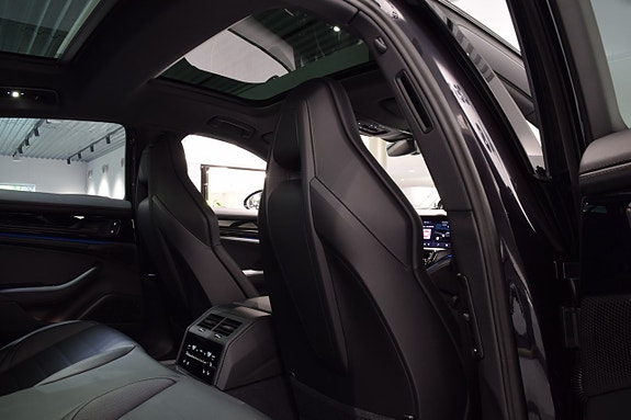 Porsche Panamera 4 13 of 17