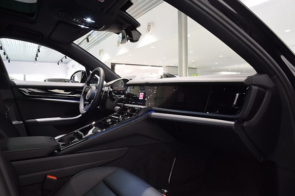 Porsche Panamera 4 14 of 17