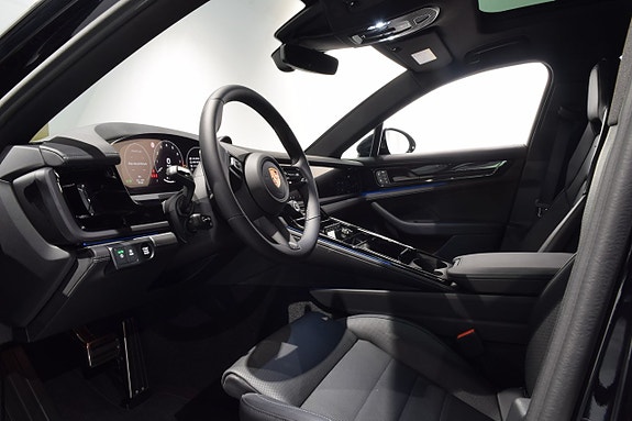 Porsche Panamera 4 4 of 17
