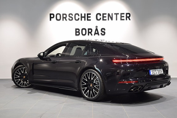 Porsche Panamera 4 3 of 17