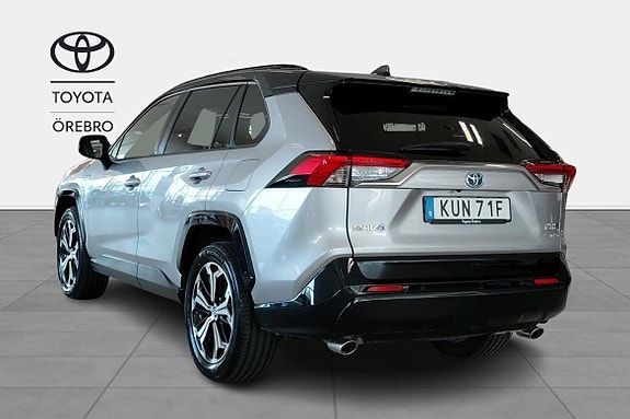 Toyota RAV4 4 of 11