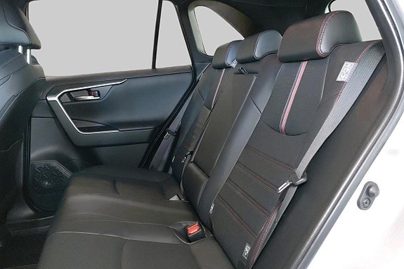 Toyota RAV4 8 of 11