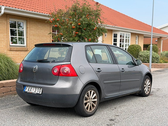 Volkswagen Golf V 4 of 9