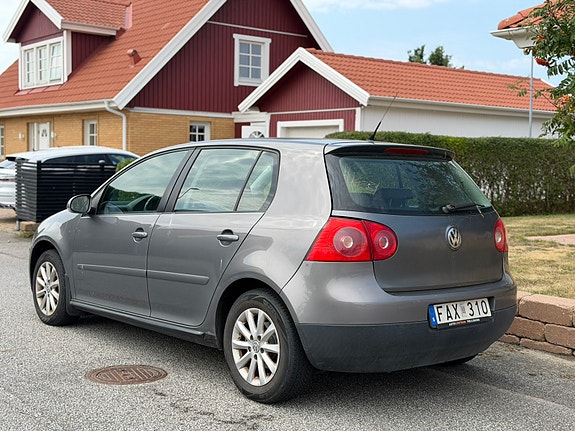 Volkswagen Golf V 3 of 9