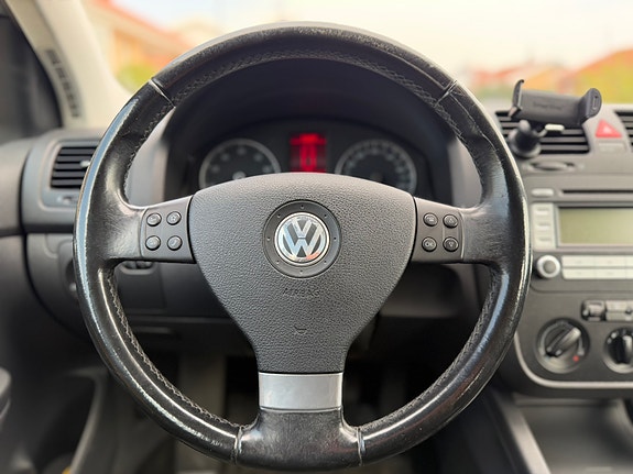 Volkswagen Golf V 9 of 9