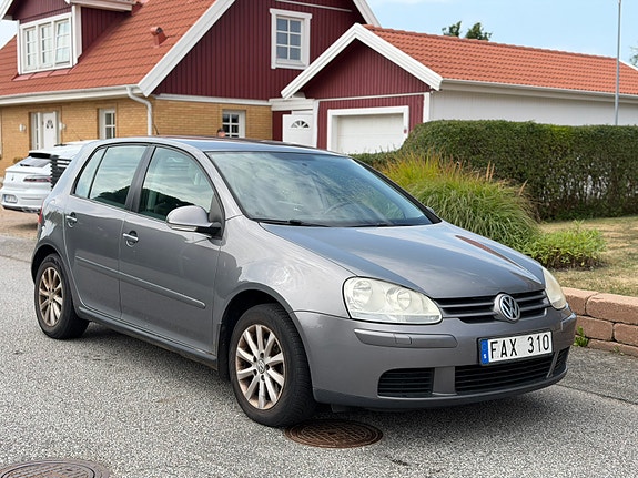 Volkswagen Golf V 2 of 9
