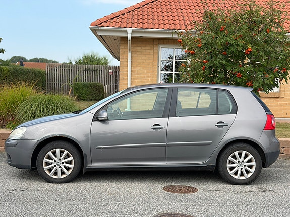 Volkswagen Golf V 5 of 9