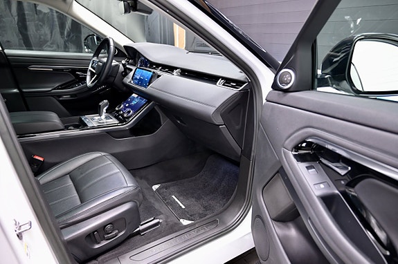 Land Rover Range Rover Evoque 11 of 29
