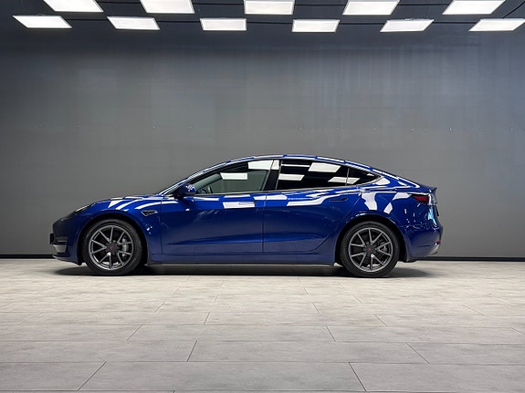 Tesla Model 3 4 of 19