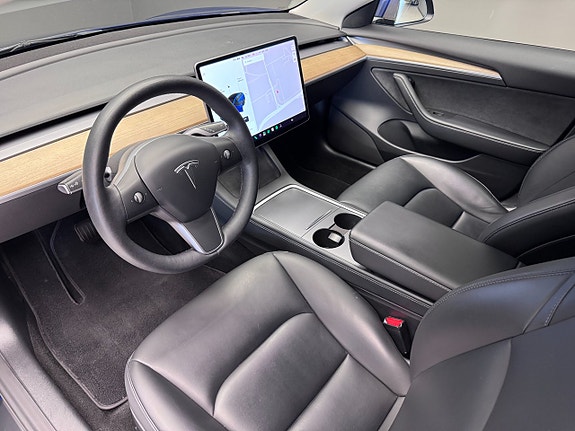Tesla Model 3 8 of 19