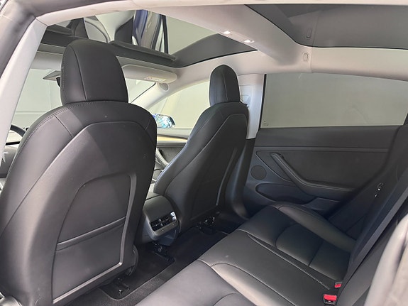 Tesla Model 3 7 of 19