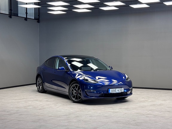Tesla Model 3 2 of 19