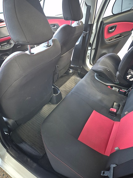 Toyota Yaris 10 of 10