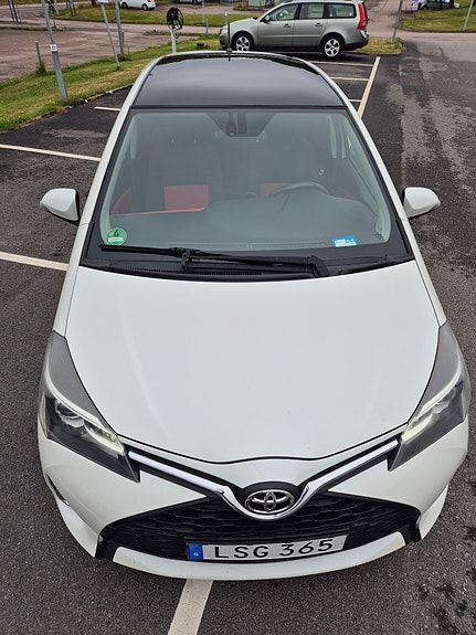 Toyota Yaris 2 of 10