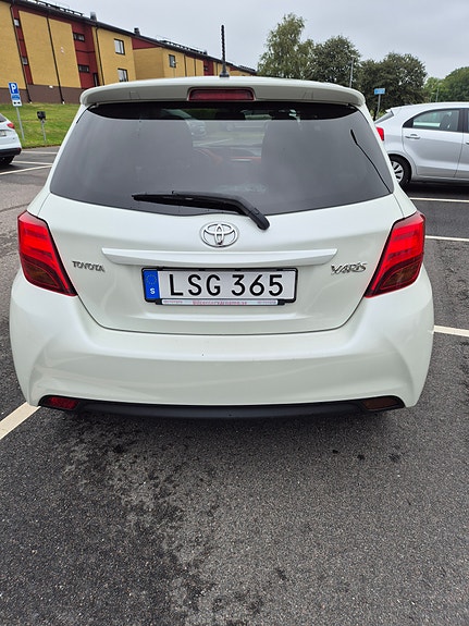 Toyota Yaris 5 of 10