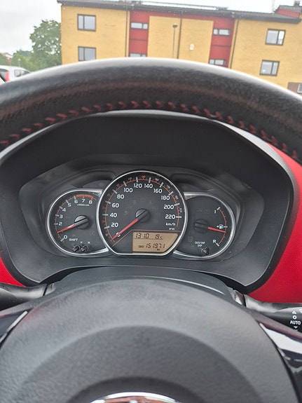Toyota Yaris 9 of 10