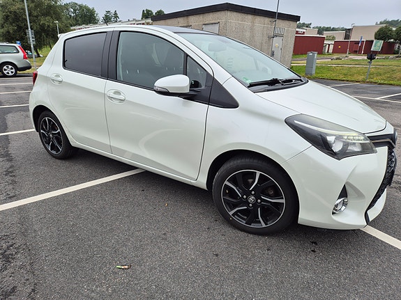 Toyota Yaris 3 of 10