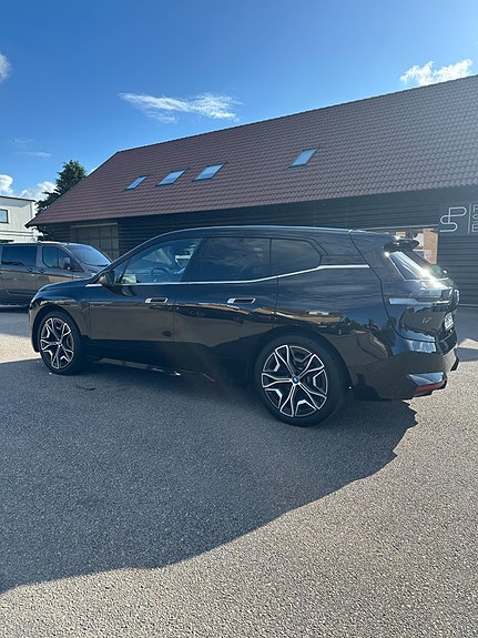 BMW iX 5 of 13