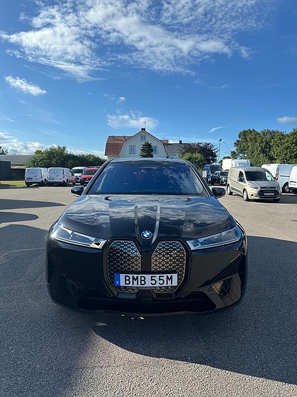 BMW iX 7 of 13