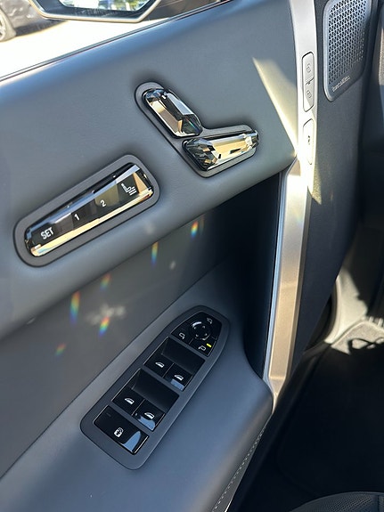 BMW iX 10 of 13
