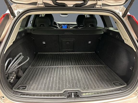 Volvo V60 9 of 16