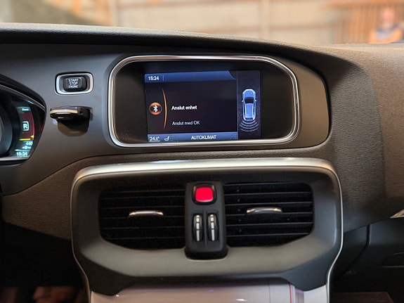 Volvo V40 Cross Country 16 of 19