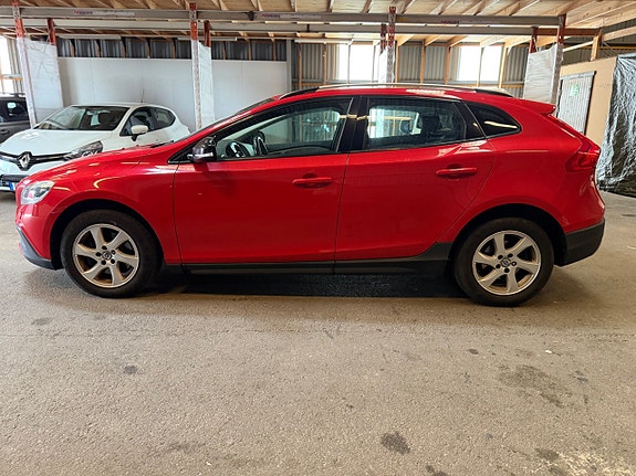 Volvo V40 Cross Country 2 of 19