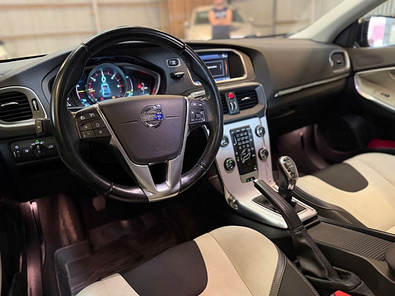 Volvo V40 Cross Country 11 of 19