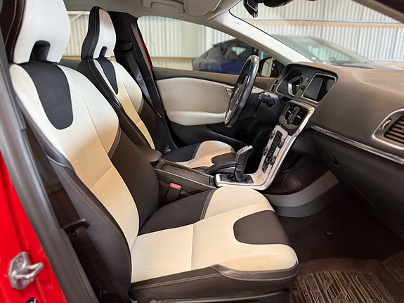 Volvo V40 Cross Country 15 of 19