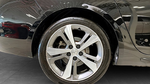 Peugeot 308 SW 9 of 11