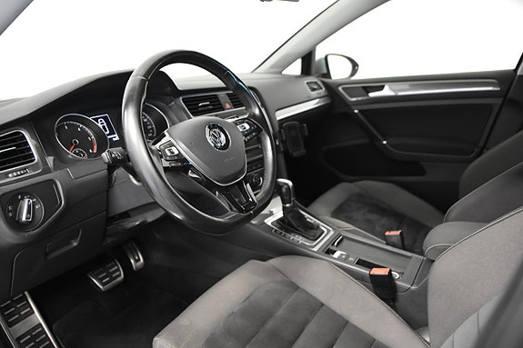 Volkswagen Golf Alltrack 11 of 21