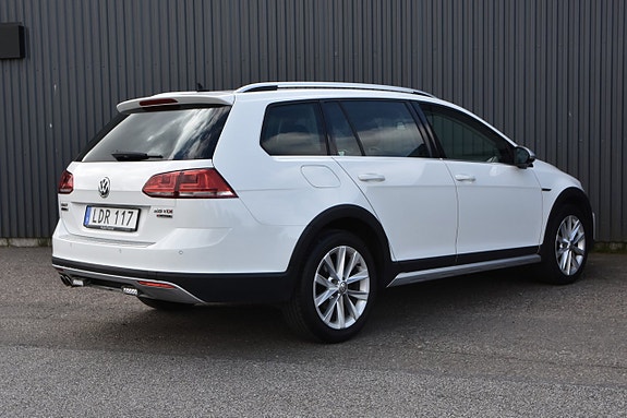 Volkswagen Golf Alltrack 2 of 21