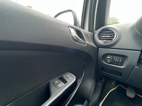 Opel Corsa 15 of 19