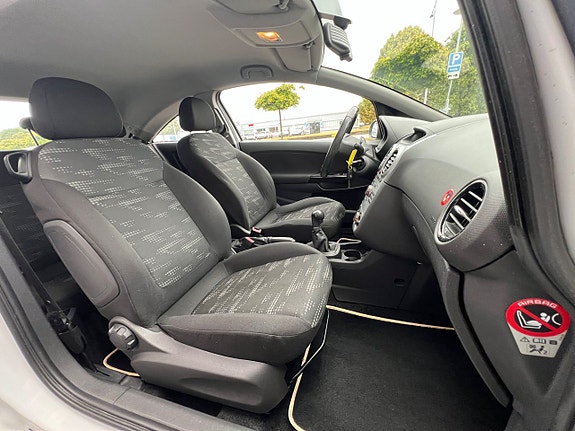 Opel Corsa 13 of 19