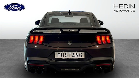 Ford Mustang 7 of 12