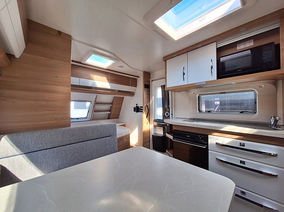 Hobby De Luxe 545 KMF Barnkammare: 3 Bäddar, Dusch, Kampanjprodukt! 6 of 17