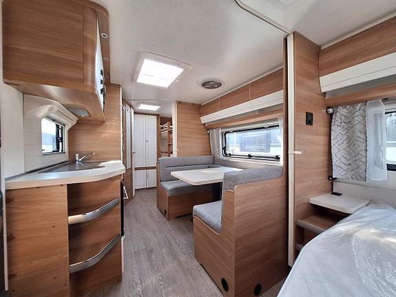 Hobby De Luxe 545 KMF Barnkammare: 3 Bäddar, Dusch, Kampanjprodukt! 4 of 17