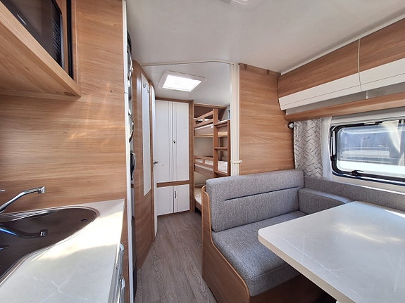 Hobby De Luxe 545 KMF Barnkammare: 3 Bäddar, Dusch, Kampanjprodukt! 9 of 17