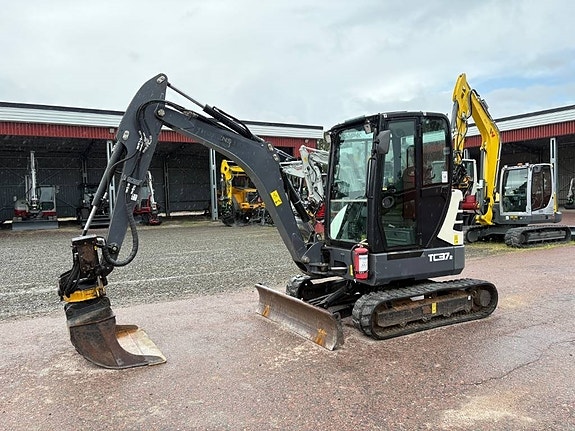 Terex TC37 3 of 5
