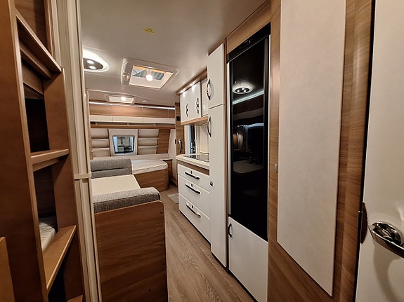 Hobby De Luxe 545 KMF Barnkammare: 3 Bäddar, Dusch, Kampanjprodukt! 9 of 13