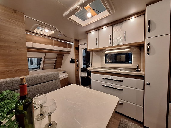 Hobby De Luxe 545 KMF Barnkammare: 3 Bäddar, Dusch, Kampanjprodukt! 6 of 13
