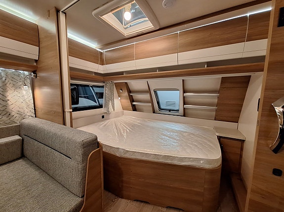 Hobby De Luxe 545 KMF Barnkammare: 3 Bäddar, Dusch, Kampanjprodukt! 2 of 13